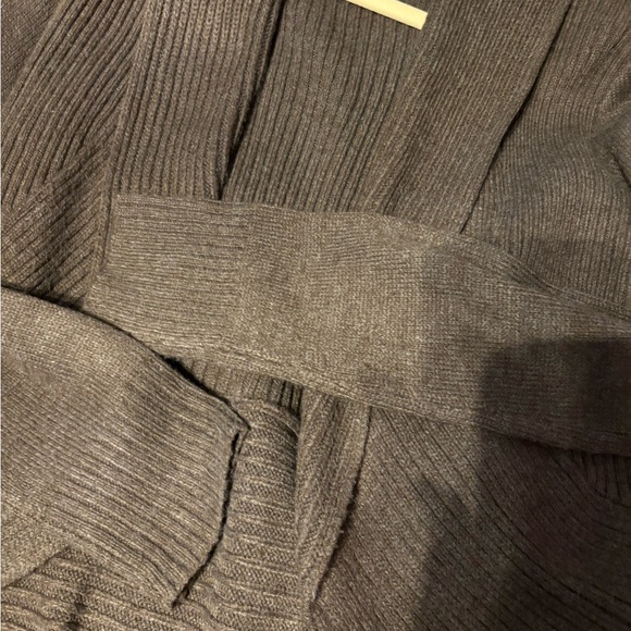 H&M basic brown sweater long sleeve open front worn one time last year - Picture 4 of 4